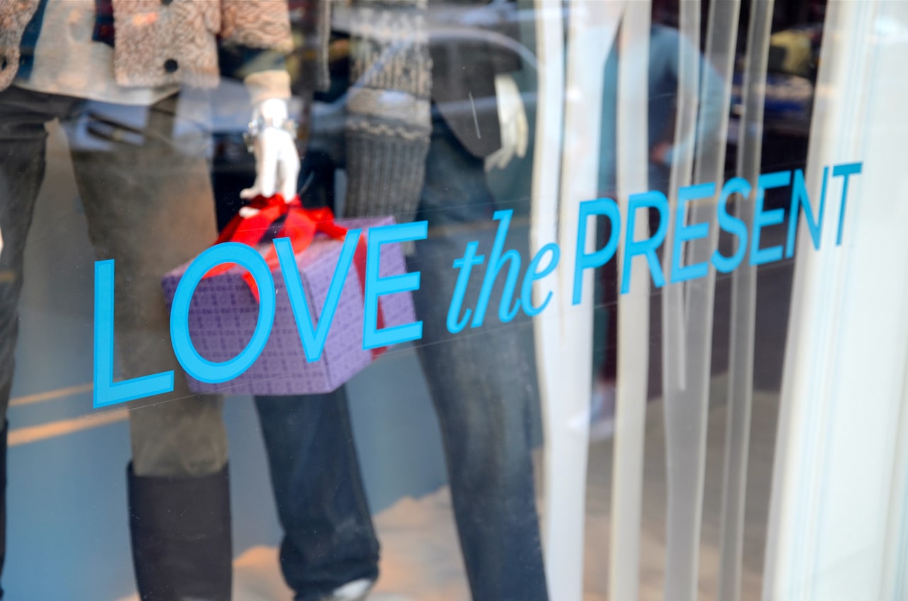 Werbung für Modegeschäfte