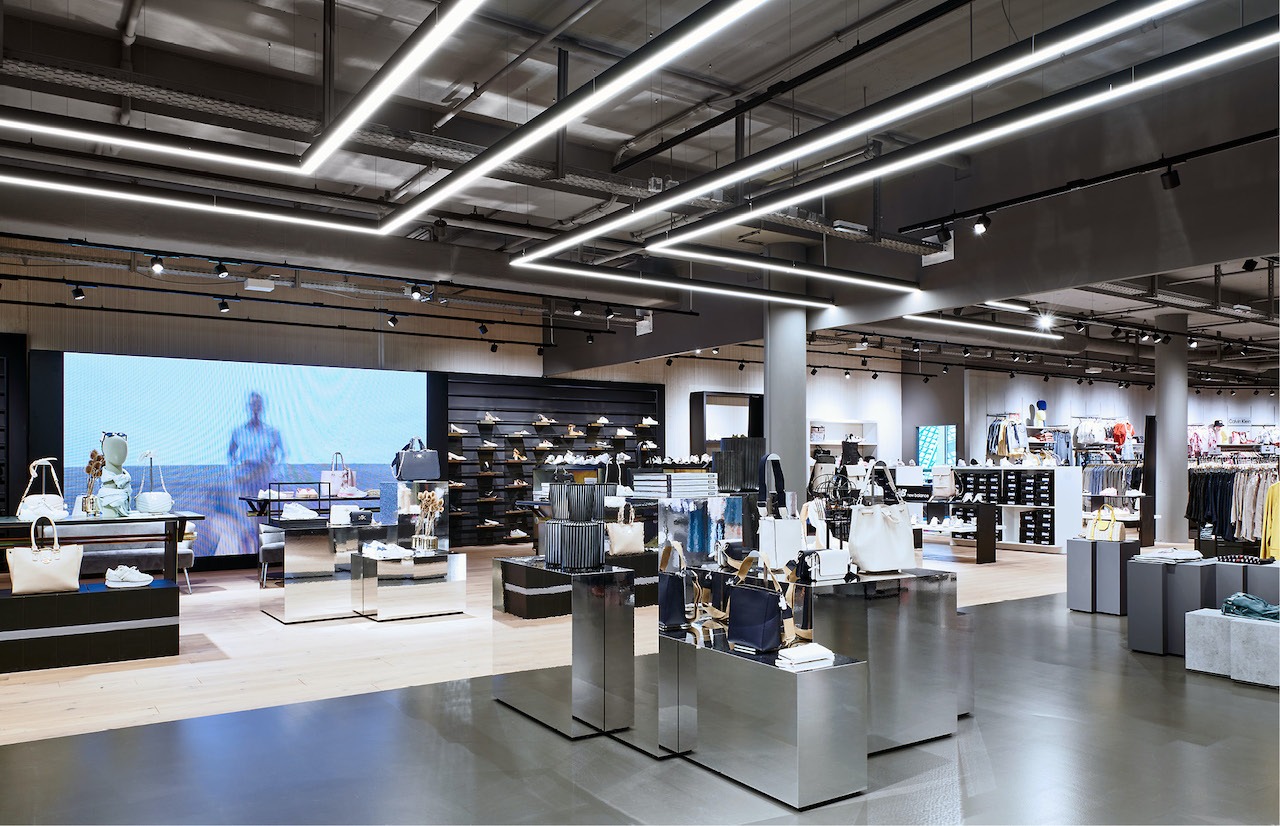 Lichtkonzept und Ladenbau bei Feucht Moden in Innsbruck Lichtkonzept und Ladenbau bei Feucht Moden in Innsbruck