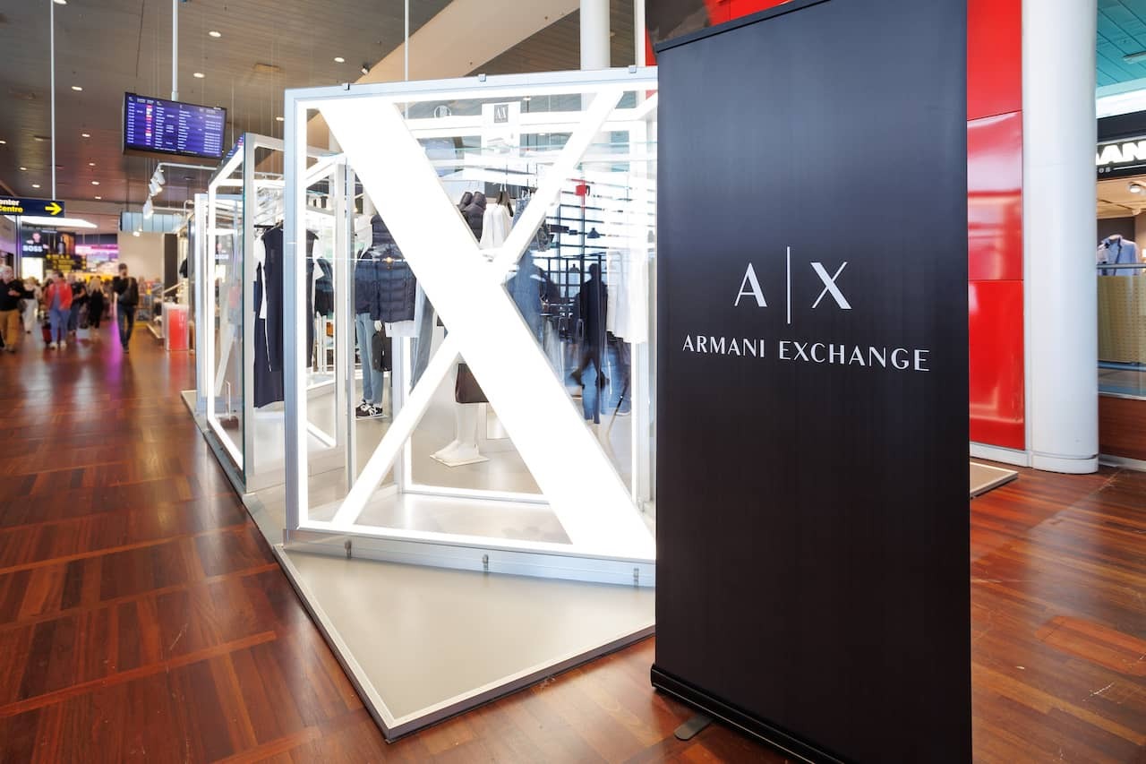 Heinemann eröffnet weltweit ersten Pop-Up-Store von A|X Armani Heinemann eröffnet weltweit ersten Pop-Up-Store von A|X Armani